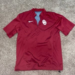 Nike Oklahoma University short sleeve pullover.